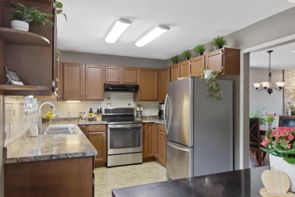 20492 Walnut Crescent, Maple Ridge, BC, Maple Ridge — Single Family Residence for sale