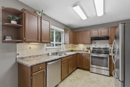 20492 Walnut Crescent, Maple Ridge, BC, Maple Ridge — Single Family Residence for sale