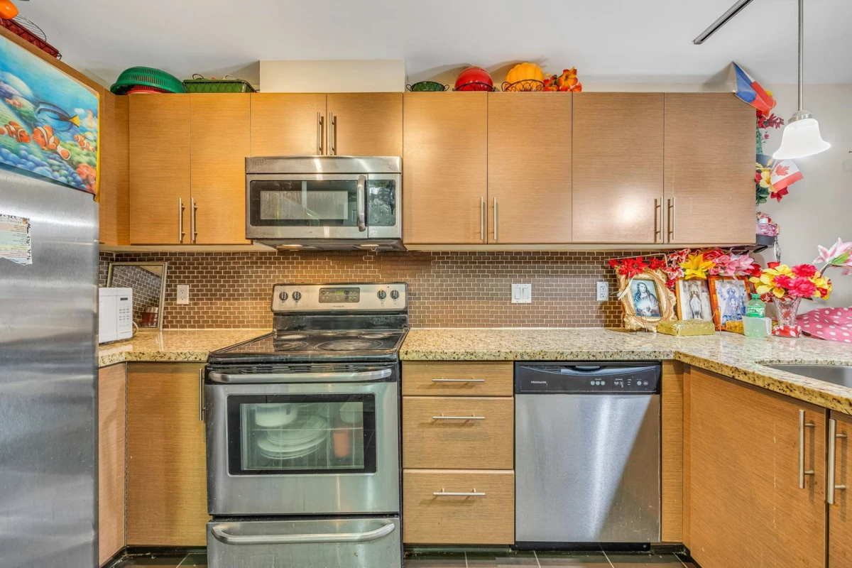 Dining Area Photo of 55 2239 Kingsway, Vancouver, BC