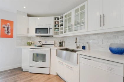 Kitchen Island Photo of 104 936 Bute Street, Vancouver, BC