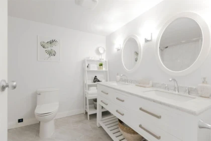 Primary Bathroom Photo of 104 936 Bute Street, Vancouver, BC