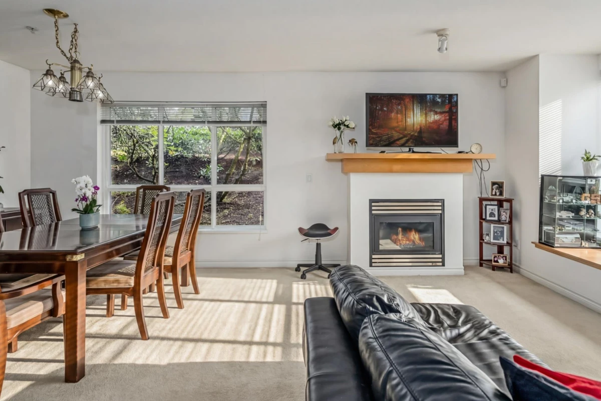 Dining Area Photo of 7307 Magnolia Terrace, Burnaby, BC