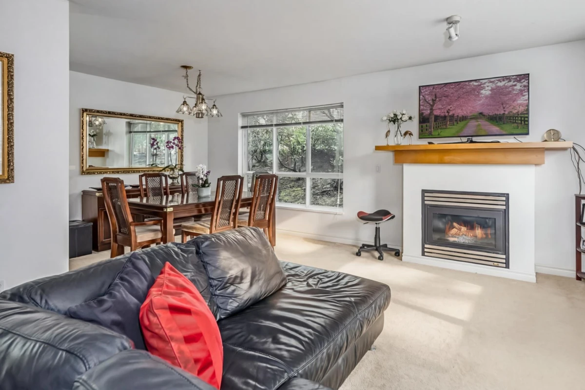 Living Room Photo of 7307 Magnolia Terrace, Burnaby, BC