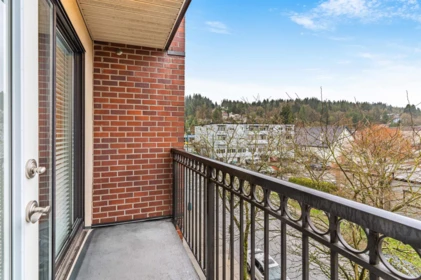 Entry Foyer Photo of 4011 84 Grant Street, Port Moody, BC