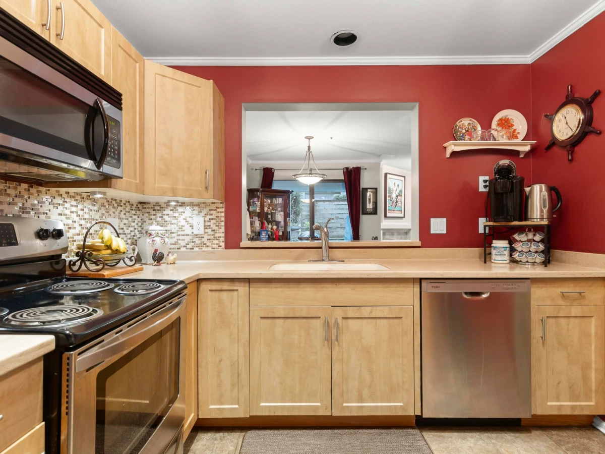 Family Room Photo of E102 628 W 12th Avenue, Vancouver, BC