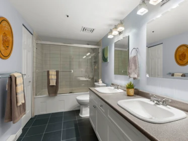 Guest Bathroom Photo of E102 628 W 12th Avenue, Vancouver, BC