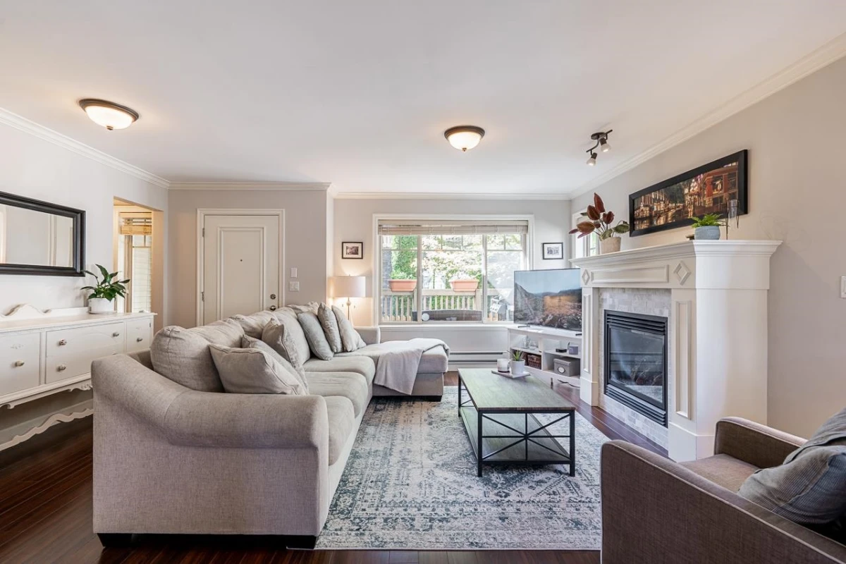 Dining Area Photo of 4 6238 192 Street, Surrey, BC
