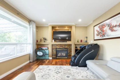 Kitchen Photo of 8370 168a Street, Surrey, BC