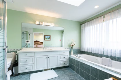 Primary Bathroom Photo of 8370 168a Street, Surrey, BC