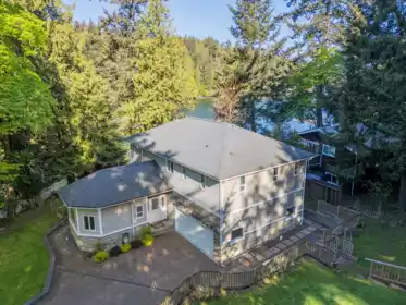 Family Room Photo of 2333 Sturdies Bay Road, Galiano Island, BC