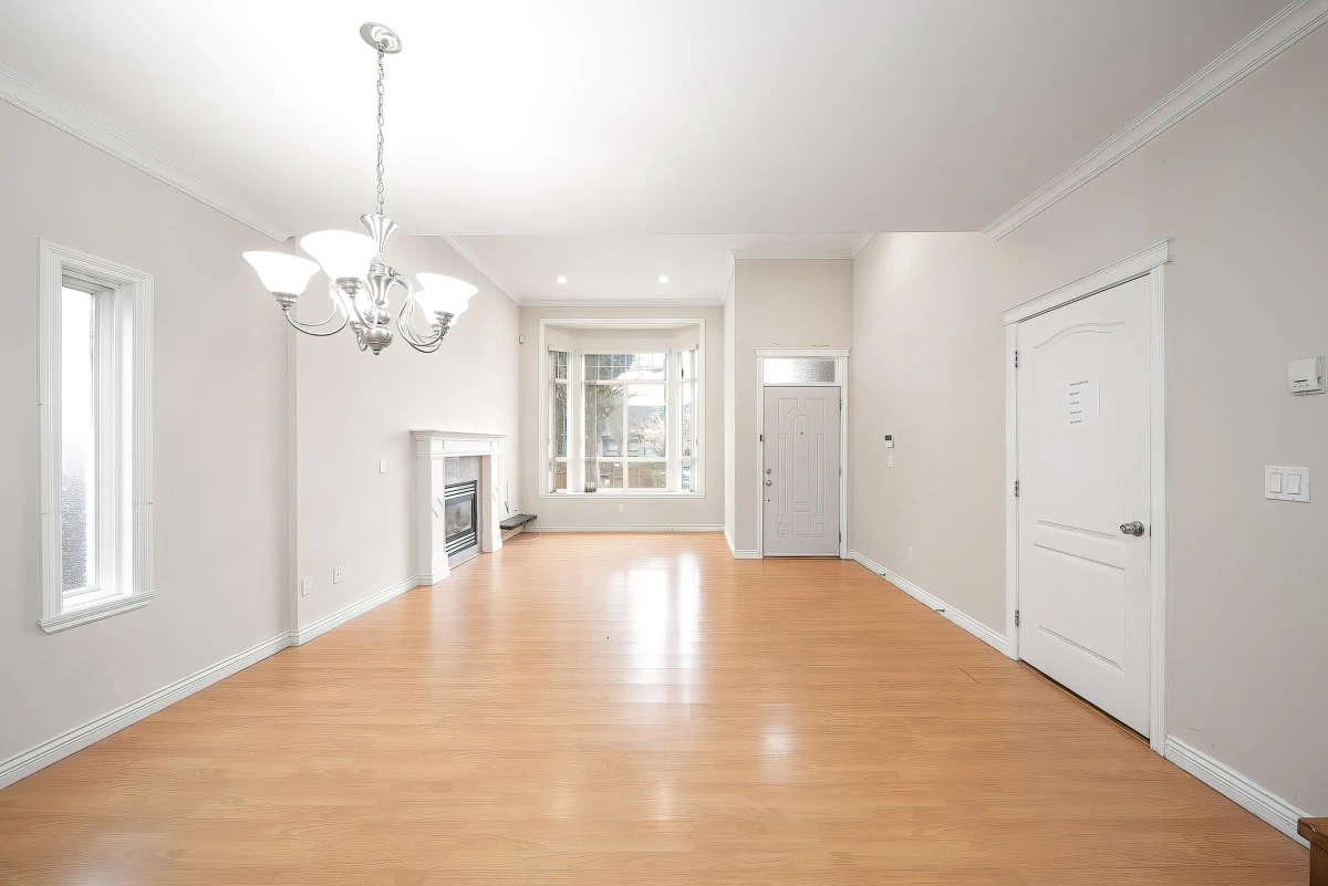 Dining Area Photo of 7431 14th Avenue, Burnaby, BC