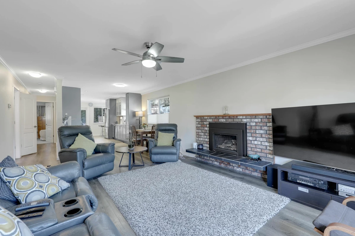Family Room Photo of 3523 Allan Road, North Vancouver, BC