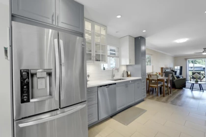 Kitchen Island Photo of 3523 Allan Road, North Vancouver, BC
