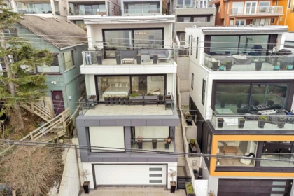 Hot Tub / Spa Photo of 15377 Marine Drive, White Rock, BC