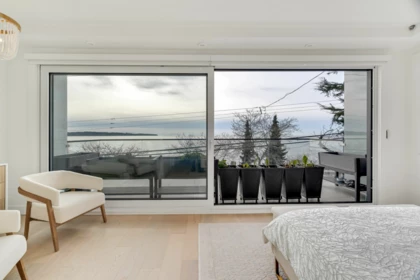 Mudroom Photo of 15377 Marine Drive, White Rock, BC