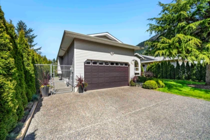 321 Chestnut Avenue, Harrison Hot Springs, BC, Harrison Hot Springs — Single Family Residence for sale