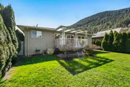 Mudroom Photo of 321 Chestnut Avenue, Harrison Hot Springs, BC