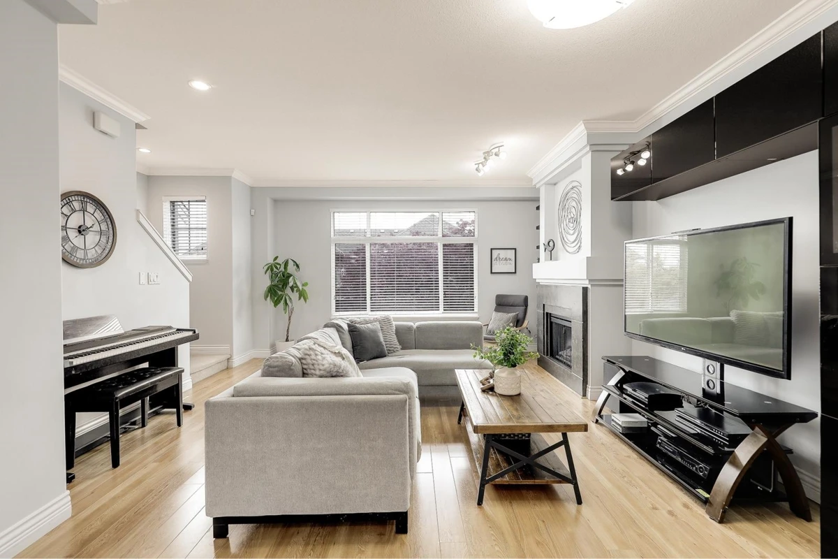 Family Room Photo of 18 19330 69 Avenue, Surrey, BC