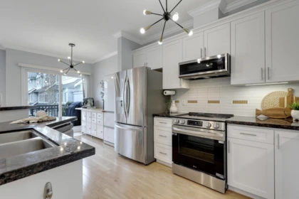 Breakfast Nook Photo of 18 19330 69 Avenue, Surrey, BC