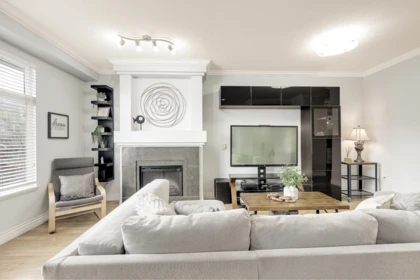 Kitchen Island Photo of 18 19330 69 Avenue, Surrey, BC