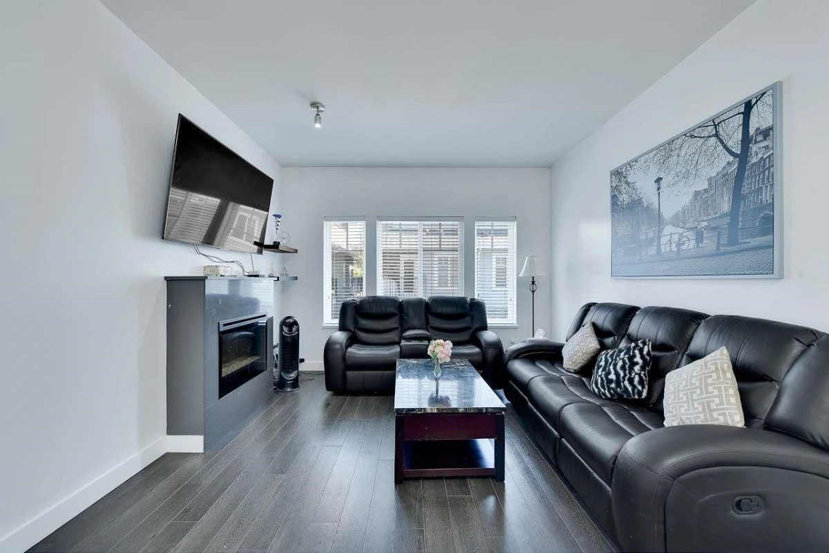 Living Room Photo of 10 13864 Hyland Road, Surrey, BC