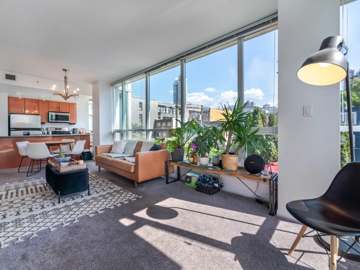 Living Room Photo of 401 138 E Esplanade, North Vancouver, BC