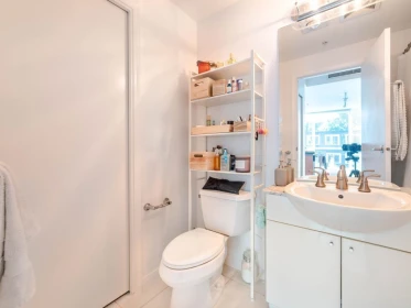 Guest Bathroom Photo of 401 138 E Esplanade, North Vancouver, BC