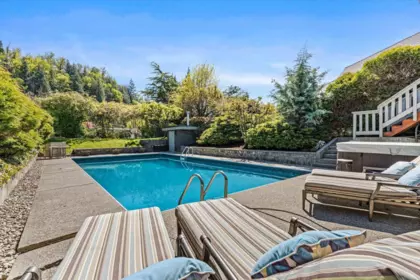 Garden / Landscaping Photo of 46950 Crabtree Lane, Chilliwack, BC