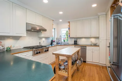 Kitchen Island Photo of 980 164 Street, White Rock, BC