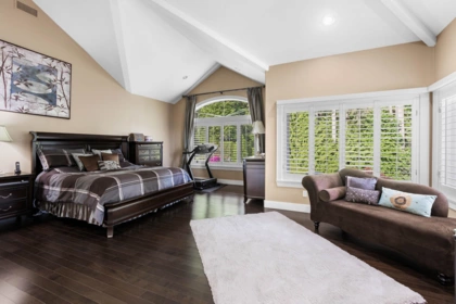 Hallway Photo of 3027 Plateau Boulevard, Coquitlam, BC