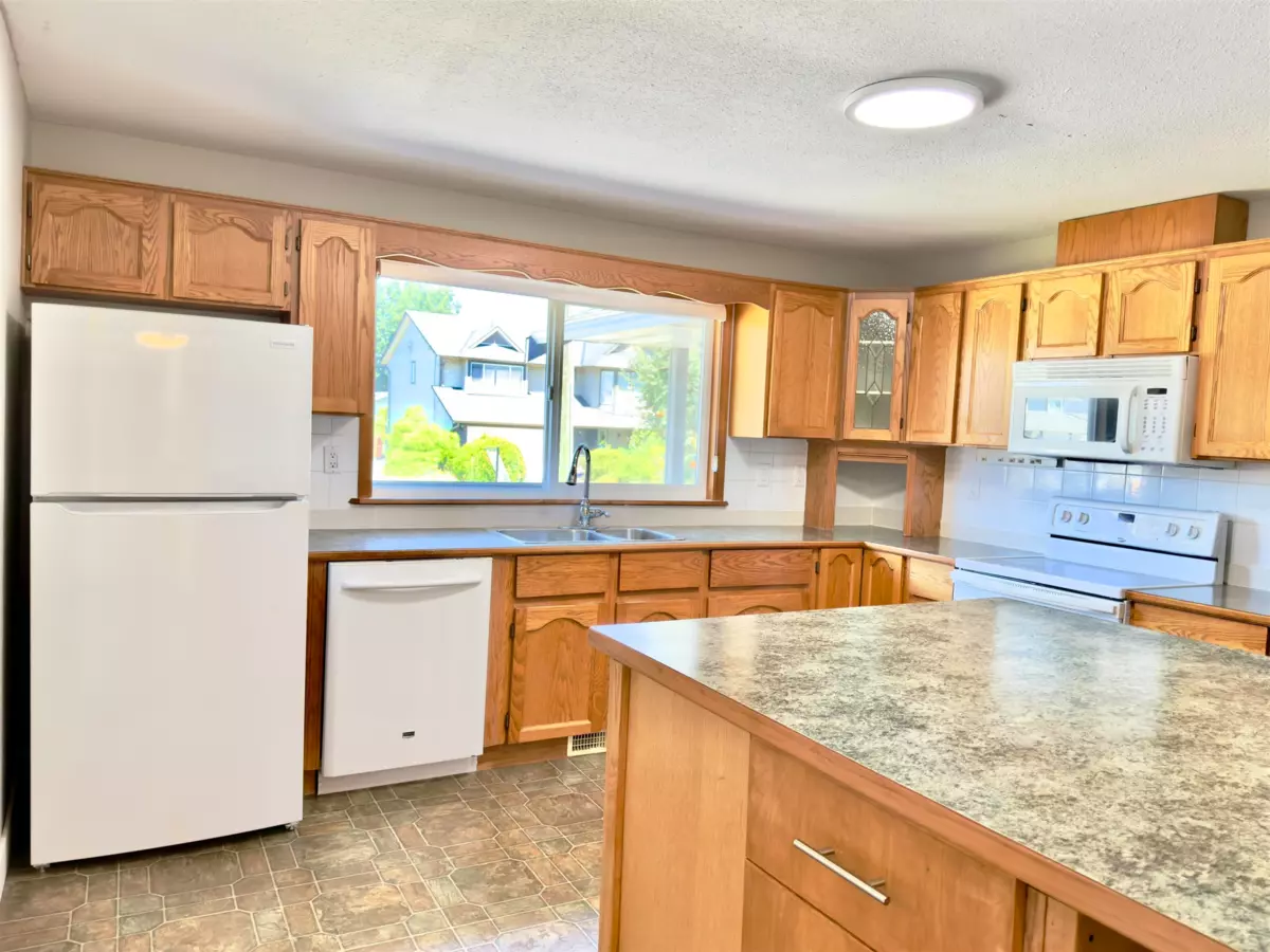 Dining Area Photo of 46382 Stevenson Road, Chilliwack, BC
