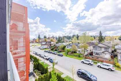 Front Yard Photo of 313 2345 Rindall Avenue, Port Coquitlam, BC