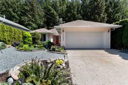 21454 Richmond Drive, Hope, BC, Hope — 3 bed single family residence for sale