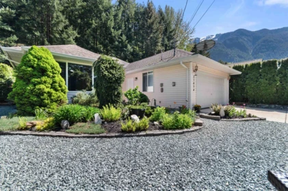 Front Yard Photo of 21454 Richmond Drive, Hope, BC