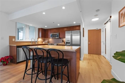1102 4400 Buchanan Street, Burnaby, BC, Burnaby — Apartment/Condo for sale