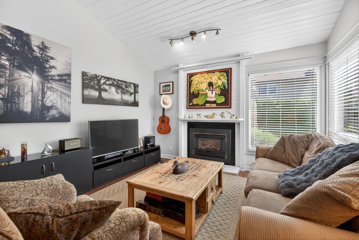 Living Room Photo of 6109 W Greenside Drive, Surrey, BC