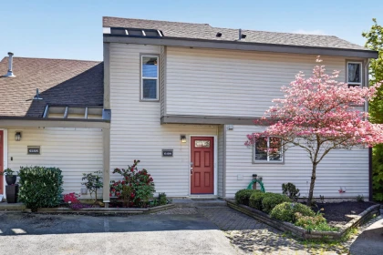 6109 W Greenside Drive, Surrey, BC, Surrey — Townhouse for sale