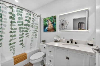 Guest Bathroom Photo of 6109 W Greenside Drive, Surrey, BC
