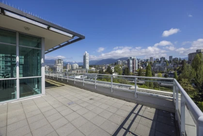 Garden / Landscaping Photo of PH1 168 E Esplanade, North Vancouver, BC