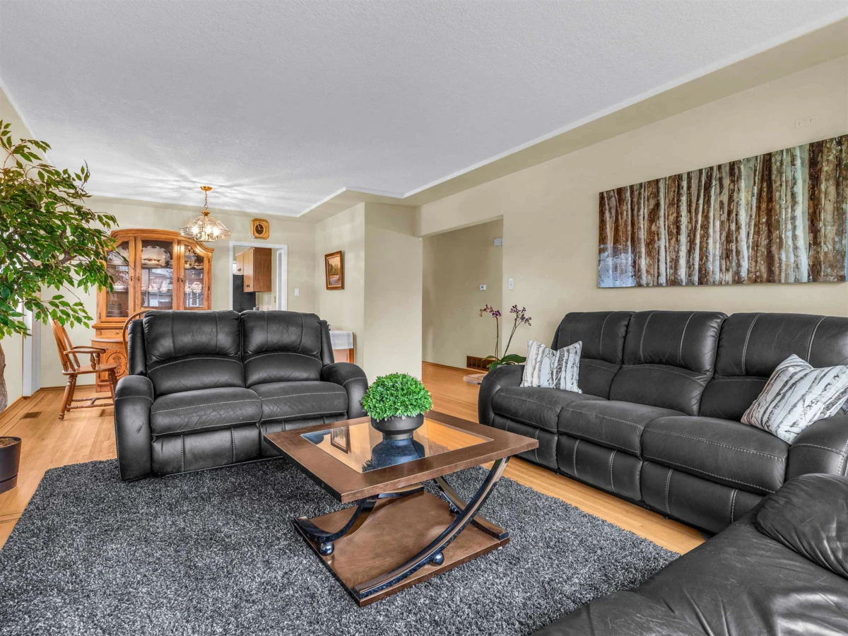 Family Room Photo of 3031 E 16th Avenue, Vancouver, BC