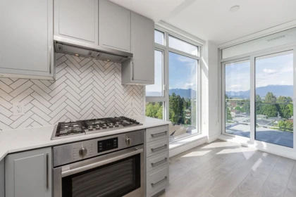 Kitchen Photo of 807 2435 Kingsway, Vancouver, BC