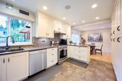 Breakfast Nook Photo of 3222 Pinda Drive, Port Moody, BC