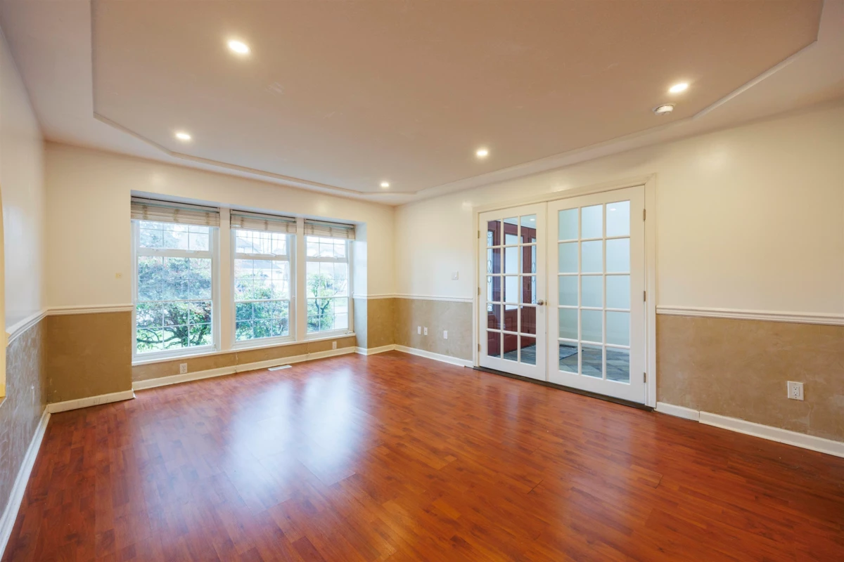 Family Room Photo of 10333 167 Street, Surrey, BC