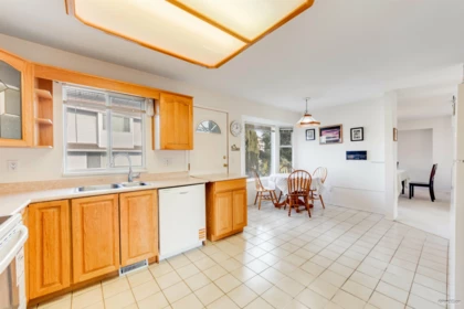 Kitchen Island Photo of 3315 El Casa Court, Coquitlam, BC