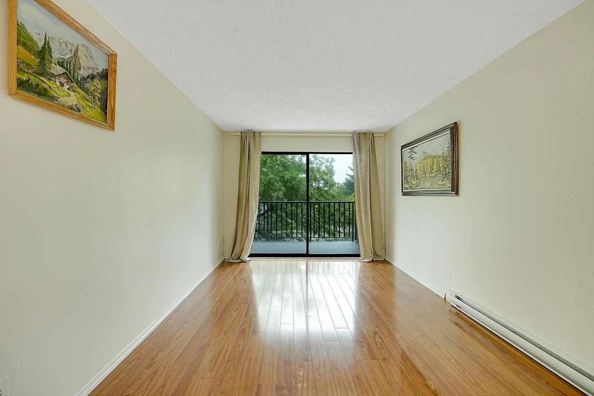 Family Room Photo of 215 9952 149 Street, Surrey, BC
