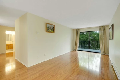 Kitchen Island Photo of 215 9952 149 Street, Surrey, BC