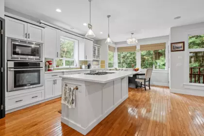 Breakfast Nook Photo of 8525 Doerksen Drive, Mission, BC