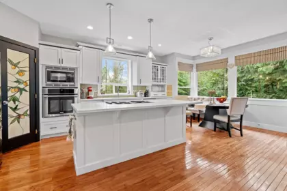 Kitchen Island Photo of 8525 Doerksen Drive, Mission, BC