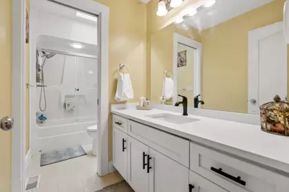 Mudroom Photo of 8525 Doerksen Drive, Mission, BC