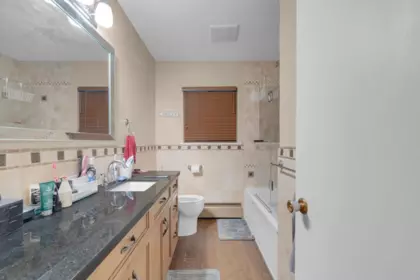 Kitchen Island Photo of 12259 252 Street, Maple Ridge, BC